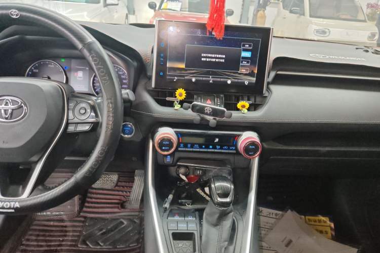Used Toyota Wildlander 2021 Dual-Engine 2.5L E-CVT Two-Wheel Drive Luxury Edition Audio And AC Panel