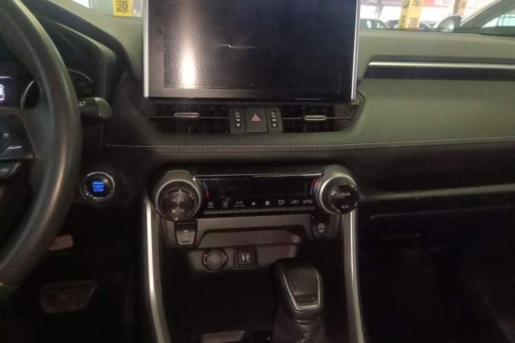 Used Toyota Wildlander 2021 2.0L CVT Two-Wheel Drive Luxury Edition Audio And AC Panel