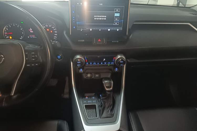 Used Toyota Wildlander 2021 2.0L CVT Two-Wheel Drive Luxury Edition Audio And AC Panel