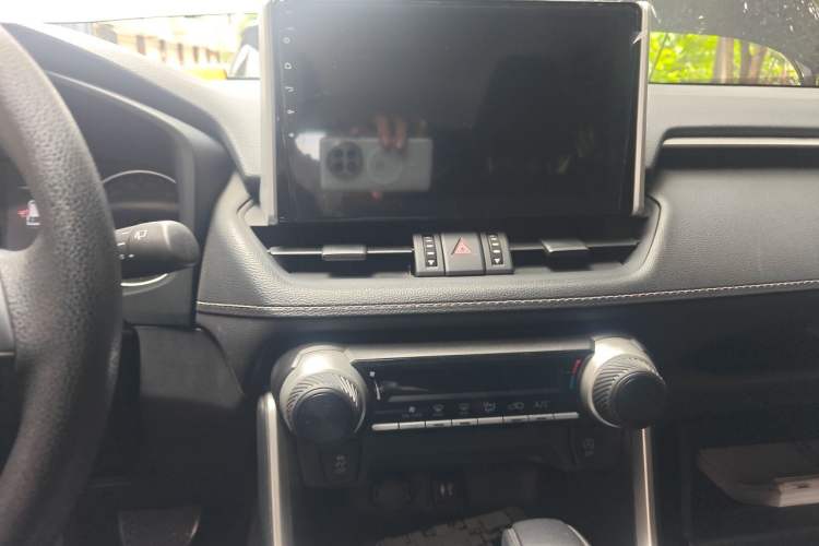 Used Toyota Wildlander 2021 2.0L CVT Two-Wheel Drive Luxury Edition Audio And AC Panel