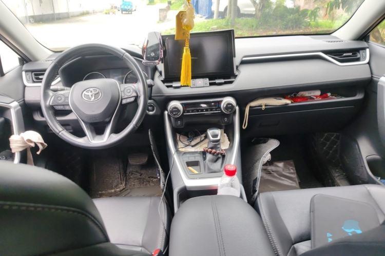 Used Toyota Wildlander 2021 2.0L CVT Two-Wheel Drive Luxury Edition Center Console