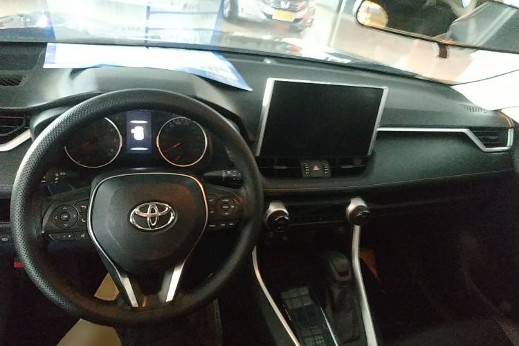 Used Toyota Wildlander 2021 2.0L CVT 4x4 Luxury Edition Center Console