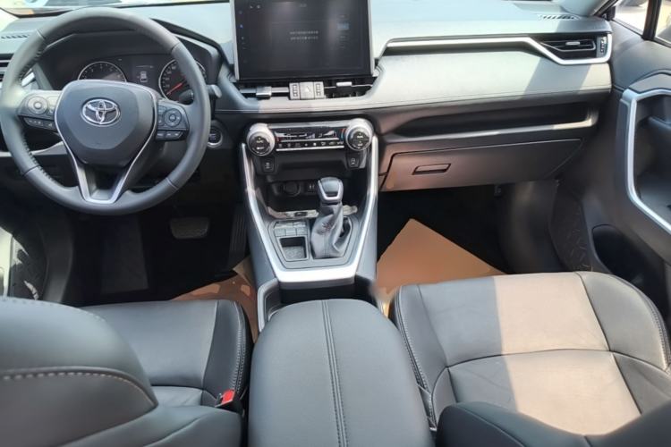 Used Toyota Wildlander 2021 2.0L CVT Two-Wheel Drive Luxury Edition Center Console