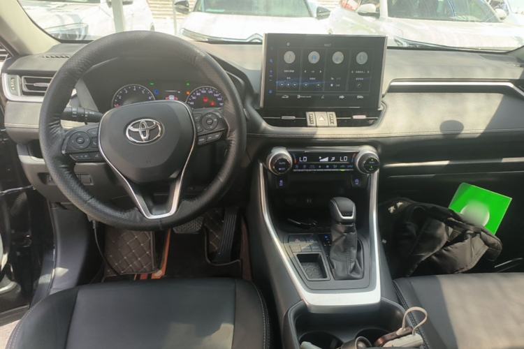 Used Toyota Wildlander 2021 2.0L CVT Two-Wheel Drive Luxury Edition Center Console