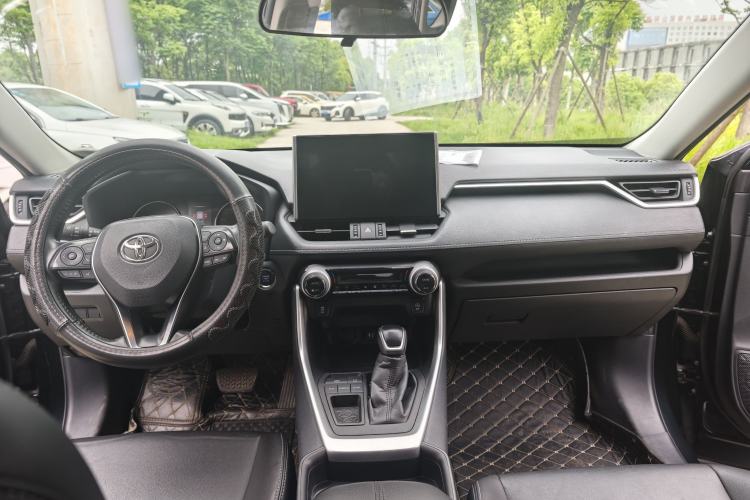 Used Toyota Wildlander 2021 2.0L CVT Two-Wheel Drive Luxury Edition Center Console