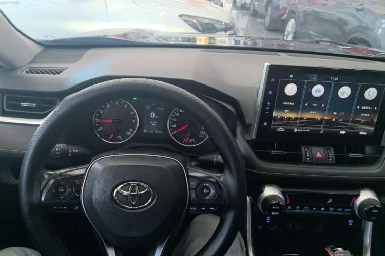 Used Toyota Wildlander 2021 2.0L CVT Two-Wheel Drive Luxury Edition Center Console
