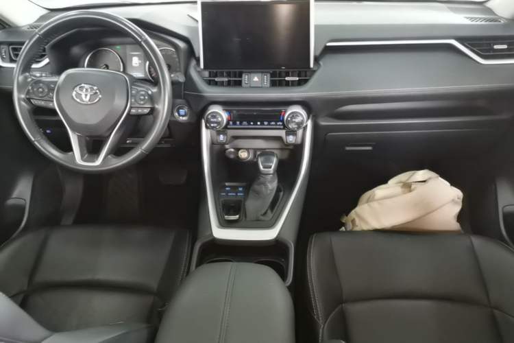 Used Toyota Wildlander 2021 2.0L CVT Two-Wheel Drive Luxury Edition Center Console