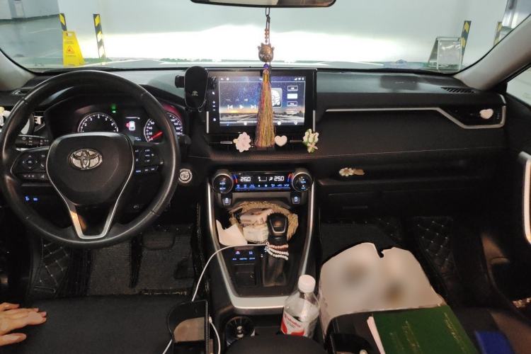 Used Toyota Wildlander 2021 2.0L CVT Two-Wheel Drive Luxury Edition Center Console