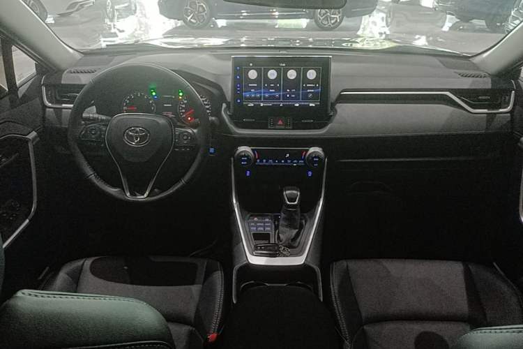 Used Toyota Wildlander 2021 2.0L CVT 4x4 Luxury Edition Center Console