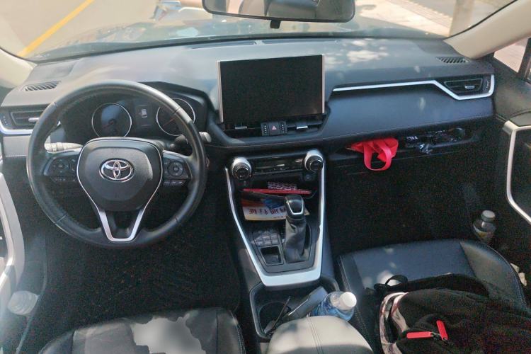 Used Toyota Wildlander 2021 2.0L CVT 4x4 Luxury Edition Center Console