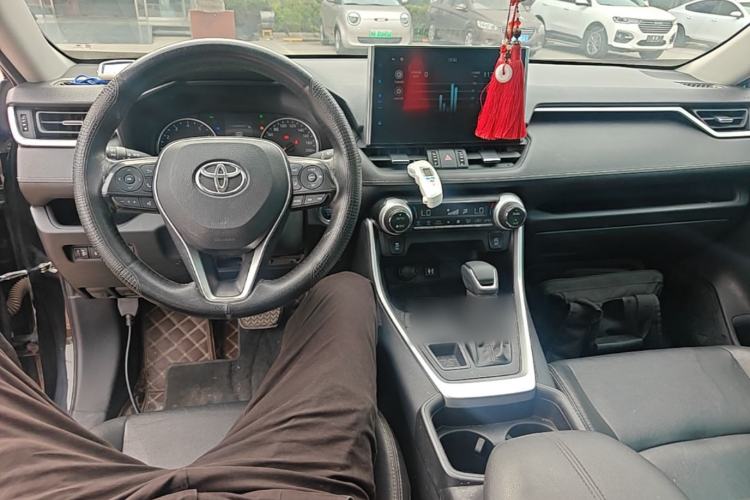Used Toyota Wildlander 2021 2.0L CVT 4x4 Luxury Edition Center Console