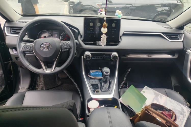 Used Toyota Wildlander 2021 2.0L CVT Two-Wheel Drive Luxury Edition Center Console