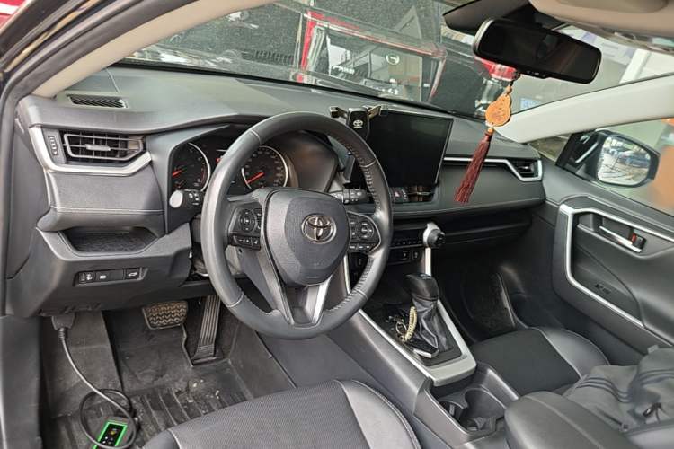 Used Toyota Wildlander 2021 2.0L CVT Two-Wheel Drive Luxury Edition Center Console