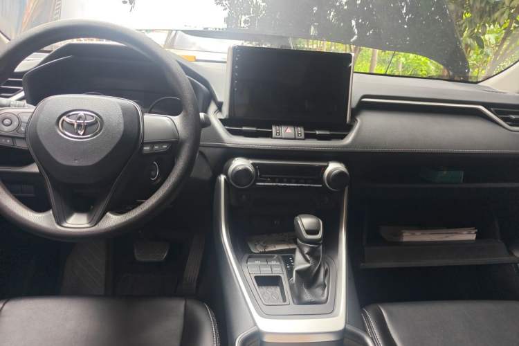 Used Toyota Wildlander 2021 2.0L CVT Two-Wheel Drive Luxury Edition Center Console