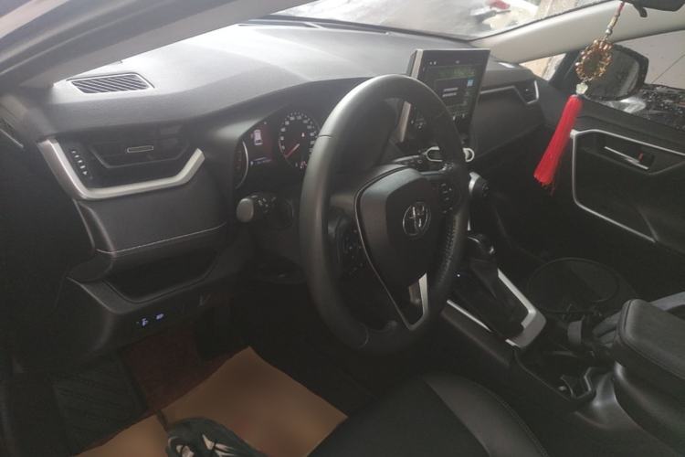 Used Toyota Wildlander 2021 2.0L CVT Two-Wheel Drive Luxury Edition Center Console