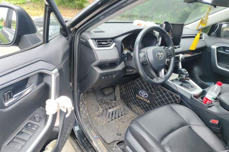 Used Toyota Wildlander 2021 2.0L CVT Two-Wheel Drive Luxury Edition Driver Seat