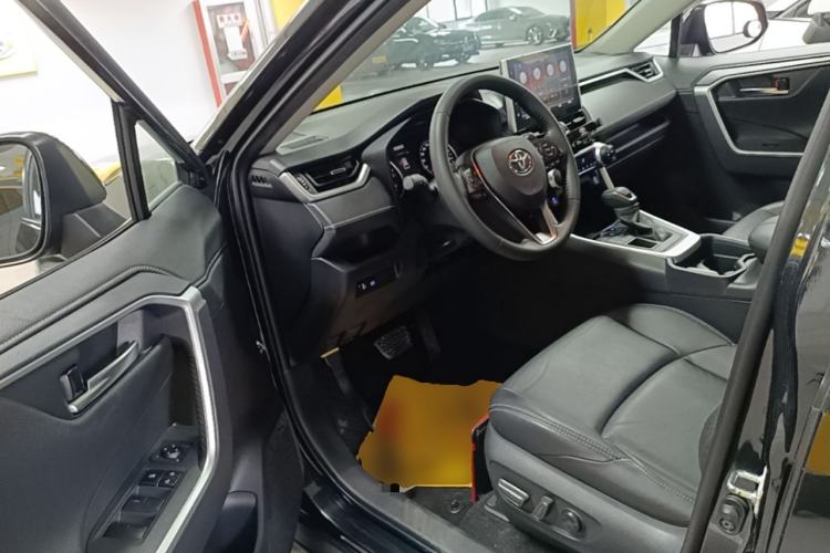 Used Toyota Wildlander 2021 2.0L CVT 4x4 Luxury Edition Driver Seat