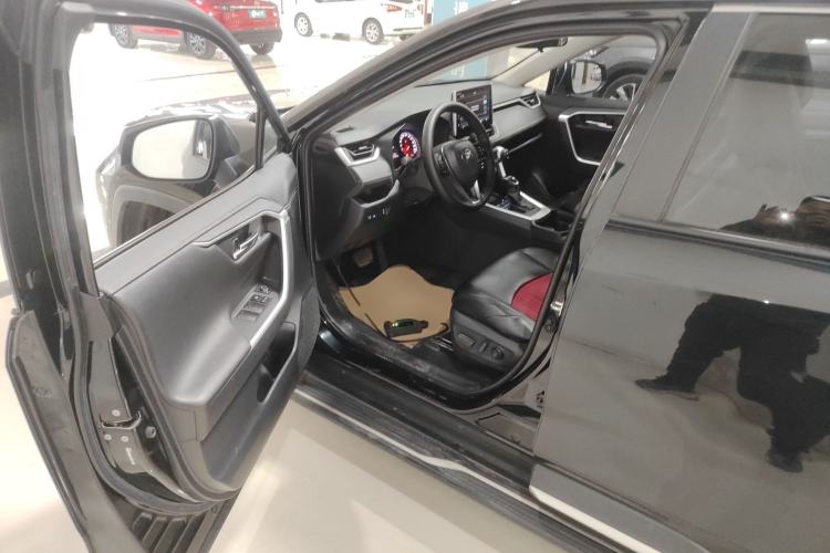 Used Toyota Wildlander 2021 2.0L CVT Two-Wheel Drive Luxury Edition Driver Seat