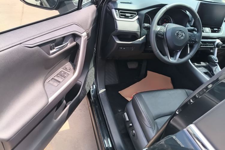 Used Toyota Wildlander 2021 2.0L CVT Two-Wheel Drive Luxury Edition Driver Seat