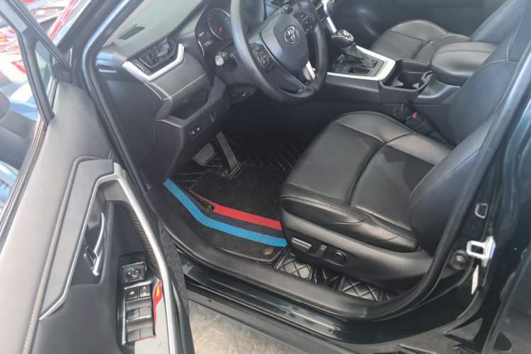 Used Toyota Wildlander 2021 2.0L CVT Two-Wheel Drive Luxury Edition Driver Seat
