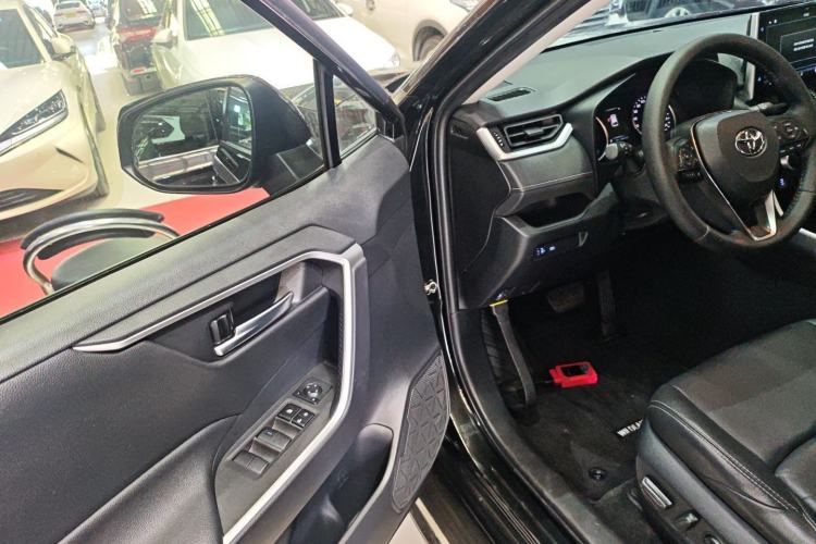 Used Toyota Wildlander 2021 Dual-Engine 2.5L E-CVT Two-Wheel Drive Luxury Edition Driver Seat