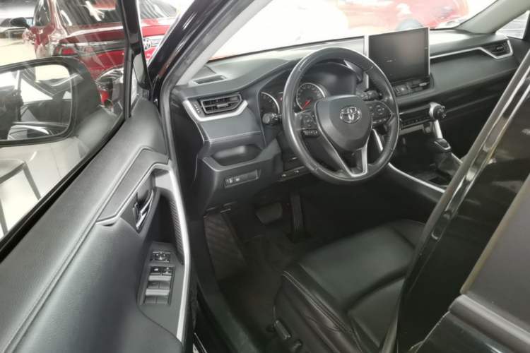 Used Toyota Wildlander 2021 2.0L CVT Two-Wheel Drive Luxury Edition Driver Seat