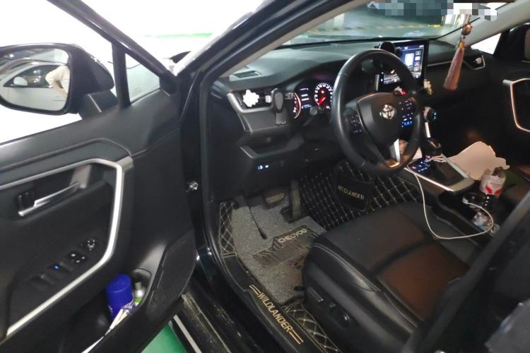 Used Toyota Wildlander 2021 2.0L CVT Two-Wheel Drive Luxury Edition Driver Seat