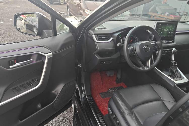 Used Toyota Wildlander 2021 2.0L CVT 4x4 Luxury Edition Driver Seat