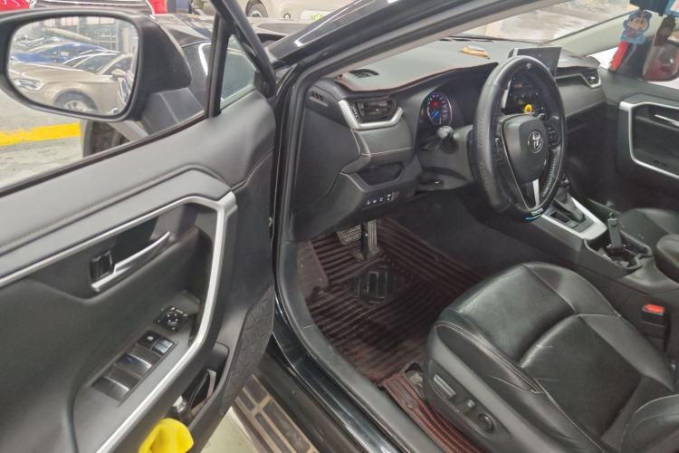 Used Toyota Wildlander 2021 Dual-Engine 2.5L E-CVT Two-Wheel Drive Luxury Edition Driver Seat