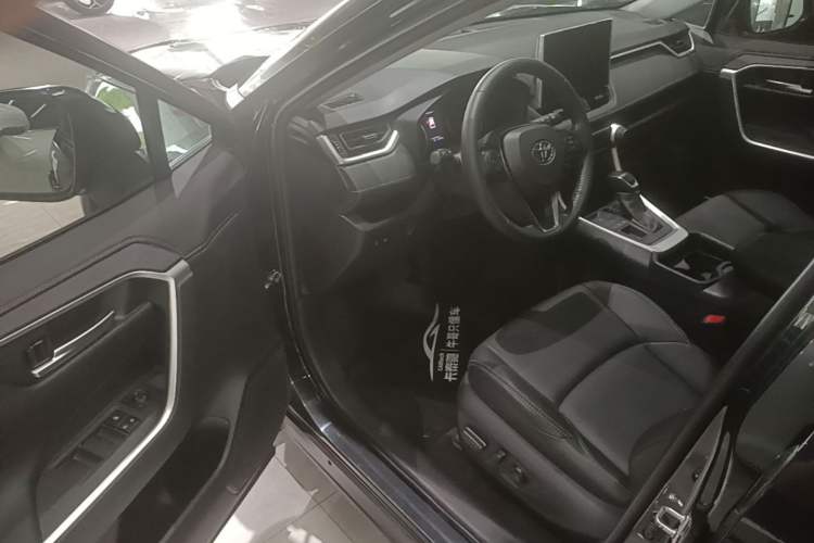 Used Toyota Wildlander 2021 2.0L CVT 4x4 Luxury Edition Driver Seat