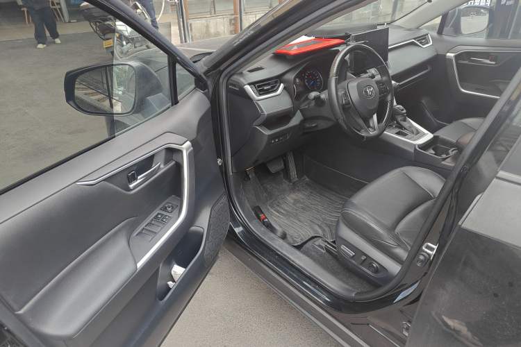 Used Toyota Wildlander 2021 Dual-Engine 2.5L E-CVT Two-Wheel Drive Luxury Edition Driver Seat