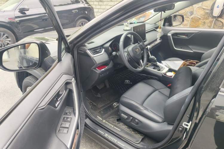 Used Toyota Wildlander 2021 2.0L CVT Two-Wheel Drive Luxury Edition Driver Seat