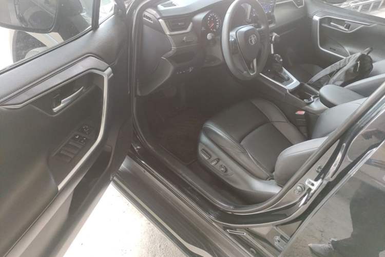 Used Toyota Wildlander 2021 2.0L CVT Two-Wheel Drive Luxury Edition Driver Seat