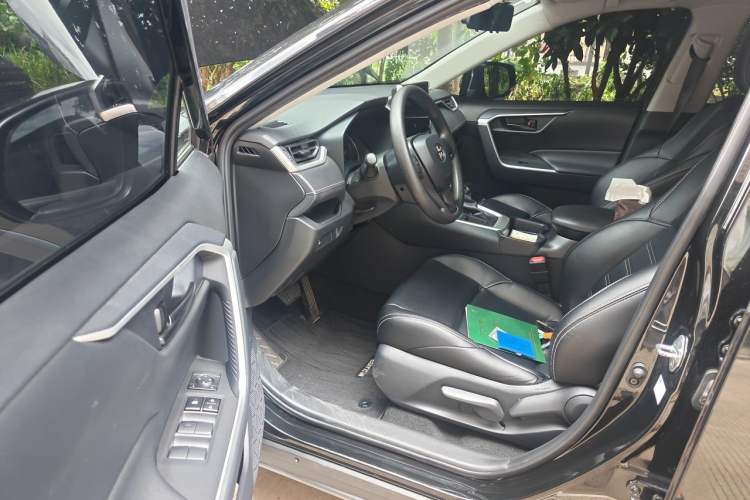 Used Toyota Wildlander 2021 2.0L CVT Two-Wheel Drive Luxury Edition Driver Seat
