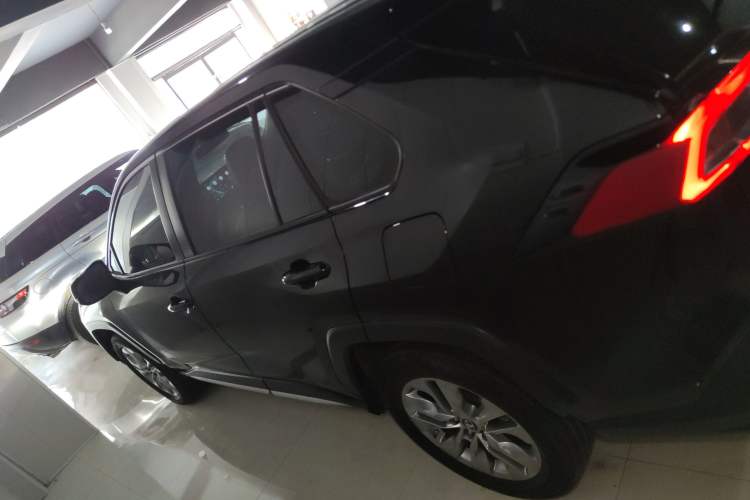 Used Toyota Wildlander 2021 2.0L CVT Two-Wheel Drive Luxury Edition Exterior 3
