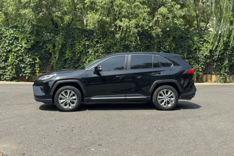 Used Toyota Wildlander 2021 2.0L CVT Two-Wheel Drive Luxury Edition Exterior 3