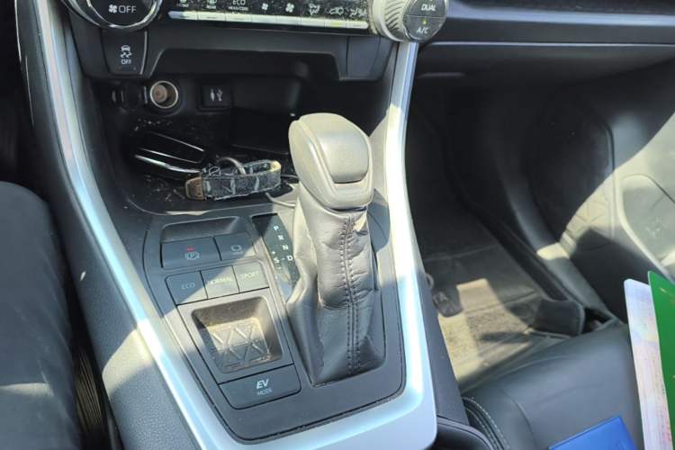 Used Toyota Wildlander 2021 Dual-Engine 2.5L E-CVT Two-Wheel Drive Luxury Edition Gear Lever