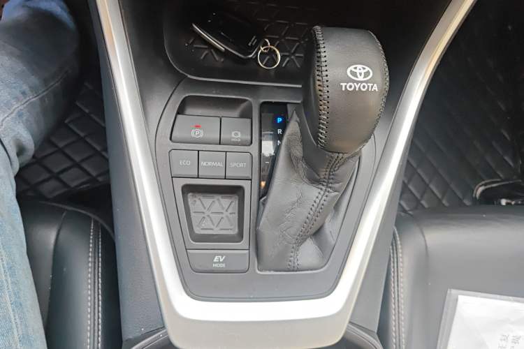 Used Toyota Wildlander 2021 Dual-Engine 2.5L E-CVT Two-Wheel Drive Luxury Edition Gear Lever