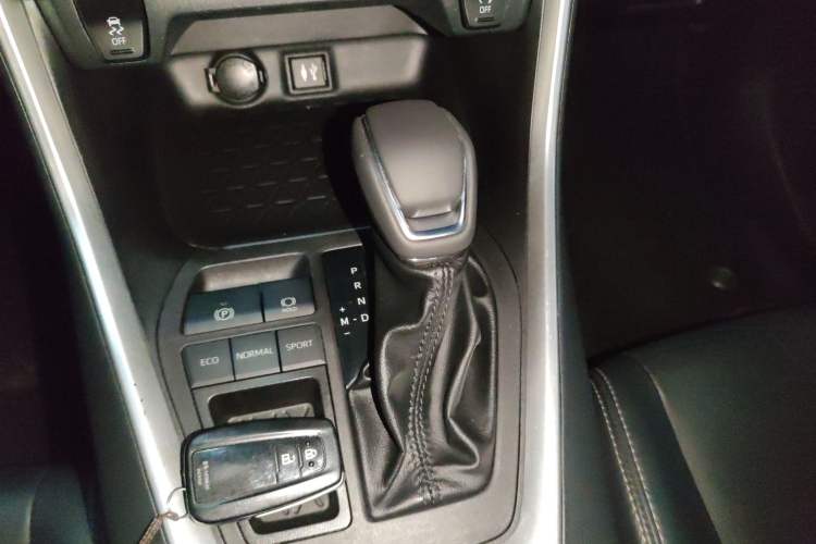 Used Toyota Wildlander 2021 2.0L CVT Two-Wheel Drive Luxury Edition Gear Lever