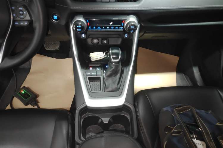 Used Toyota Wildlander 2021 2.0L CVT Two-Wheel Drive Luxury Edition Gear Lever