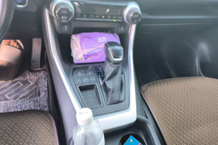 Used Toyota Wildlander 2021 2.0L CVT Two-Wheel Drive Luxury Edition Gear Lever