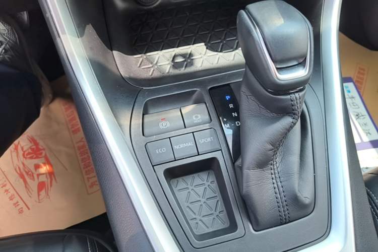 Used Toyota Wildlander 2021 2.0L CVT Two-Wheel Drive Luxury Edition Gear Lever