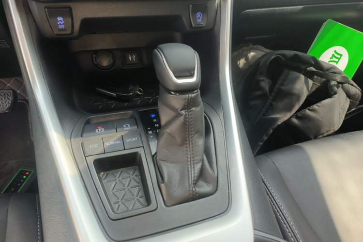 Used Toyota Wildlander 2021 2.0L CVT Two-Wheel Drive Luxury Edition Gear Lever
