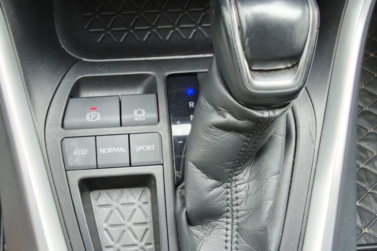 Used Toyota Wildlander 2021 2.0L CVT Two-Wheel Drive Luxury Edition Gear Lever