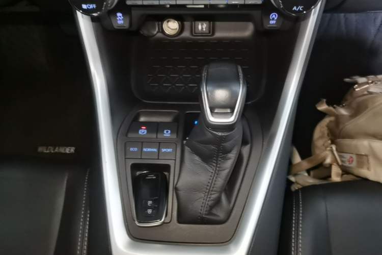Used Toyota Wildlander 2021 2.0L CVT Two-Wheel Drive Luxury Edition Gear Lever