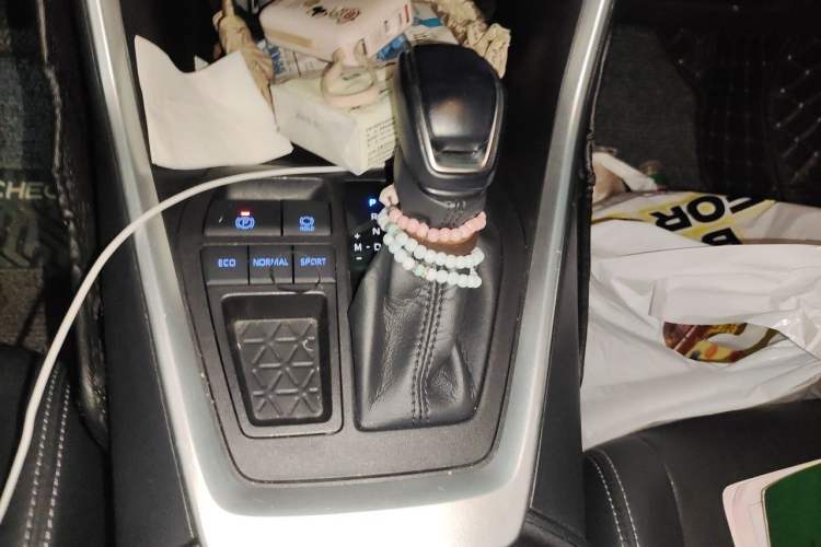 Used Toyota Wildlander 2021 2.0L CVT Two-Wheel Drive Luxury Edition Gear Lever