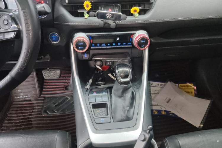 Used Toyota Wildlander 2021 Dual-Engine 2.5L E-CVT Two-Wheel Drive Luxury Edition Gear Lever