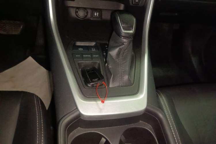 Used Toyota Wildlander 2021 2.0L CVT Two-Wheel Drive Luxury Edition Gear Lever
