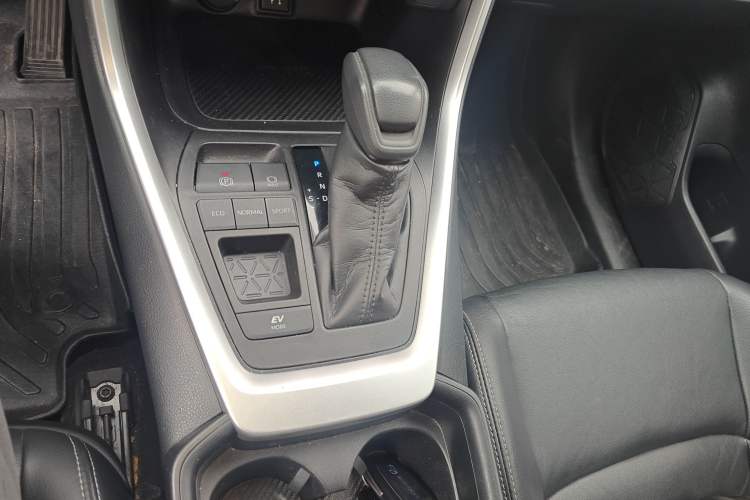 Used Toyota Wildlander 2021 Dual-Engine 2.5L E-CVT Two-Wheel Drive Luxury Edition Gear Lever