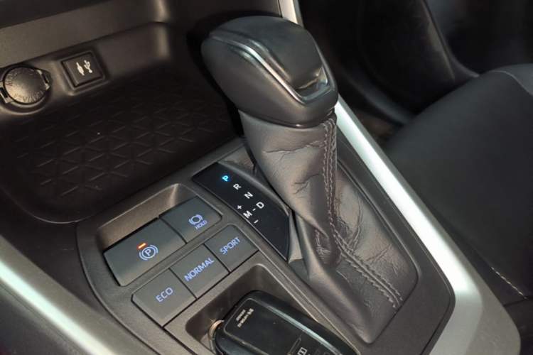 Used Toyota Wildlander 2021 2.0L CVT Two-Wheel Drive Luxury Edition Gear Lever